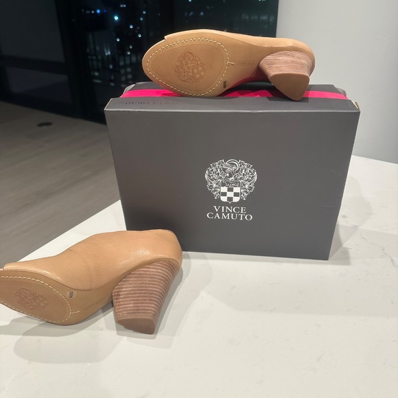 Vince Camuto Signature Camel Leather Peep-Toe Booties Size 8.5 - Picture 5 of 10
